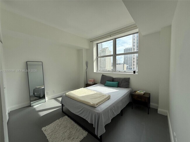 Foto del edificio - 111 E Flagler St