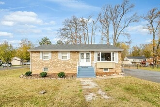 Building Photo - 900 E Tantallon Dr