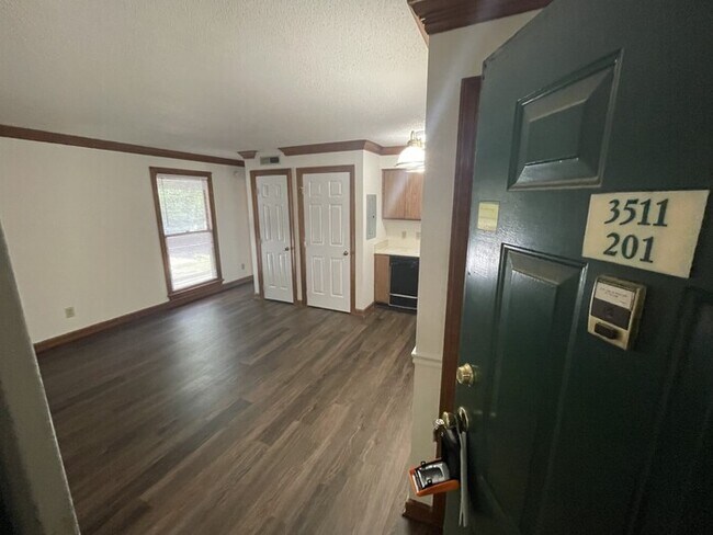 Foto del edificio - 3511 Ivy Commons Dr