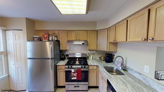 Upgraded Kitchen - 2804 Falcon Ct