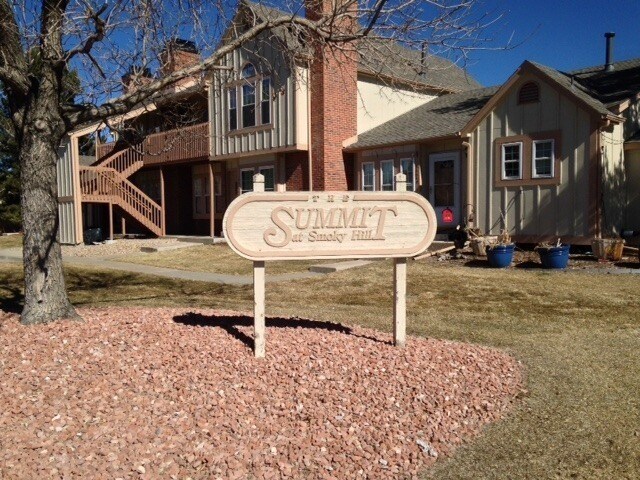 Foto del edificio - Spacious 2-Bedroom Townhome In Aurora Sout...