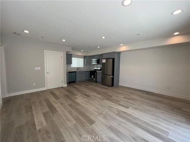 Building Photo - 2735 S La Brea Ave