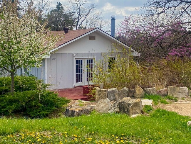 Building Photo - 11207 Rimrock Dr