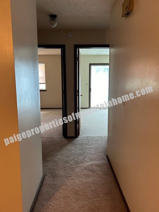 Building Photo - 924 Coley Drive