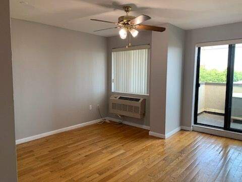 Building Photo - 85-14 Broadway