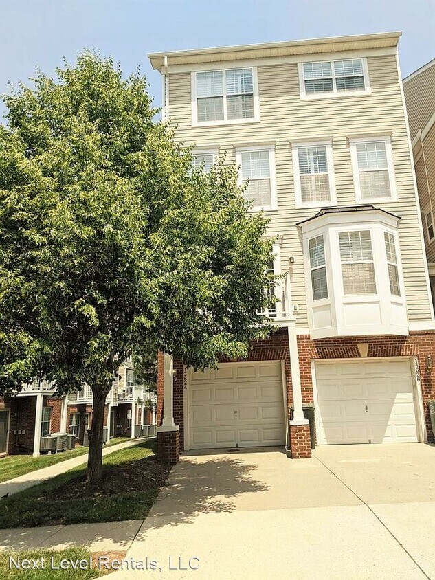 3 br, 2.5 bath House 13624 Venturi Ln House Rental in Herndon, VA