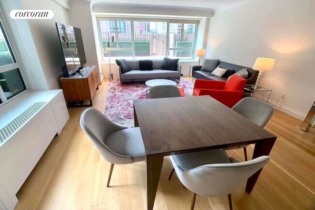 Foto del edificio - 220 E 66th St