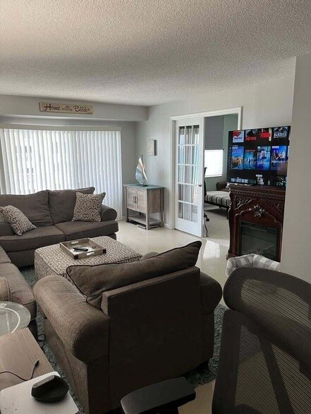 Foto del edificio - 3215 S Ocean Blvd