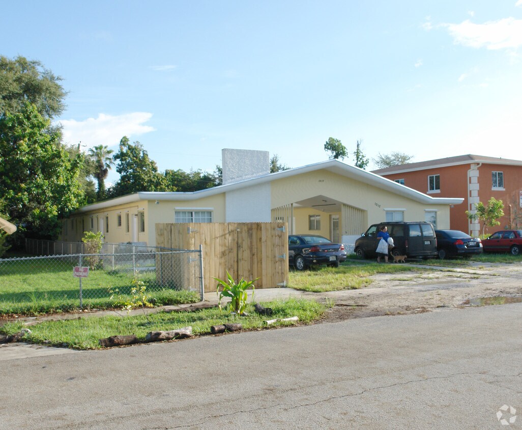 Building Photo - 1217 NE 127th St