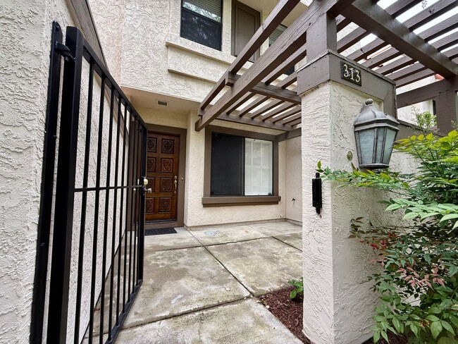 3 Bedroom 2.5 Bathroom Townhouse Near Down... - 3 Bedroom 2.5 Bathroom Townhouse Near Down...