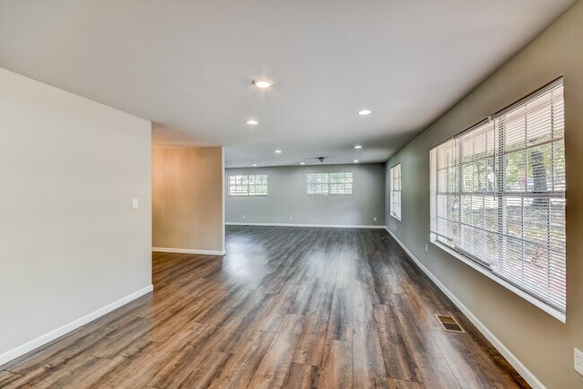 Foto del edificio - 20724 Becky Drive