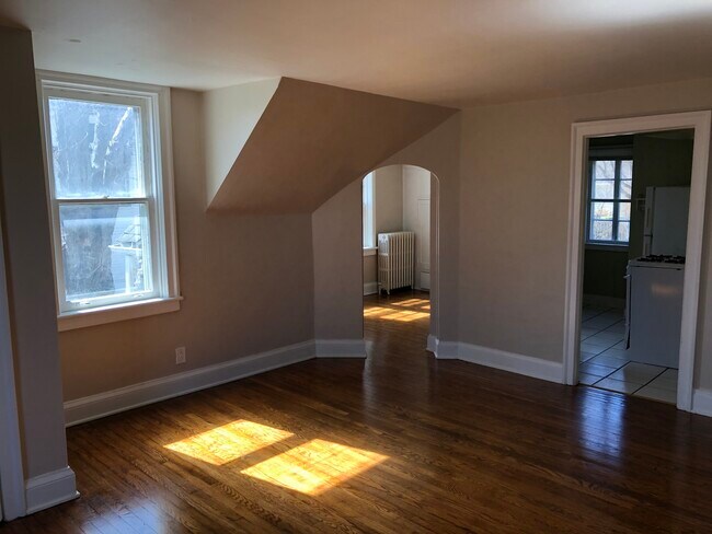 Building Photo - 133 N Batavia Ave