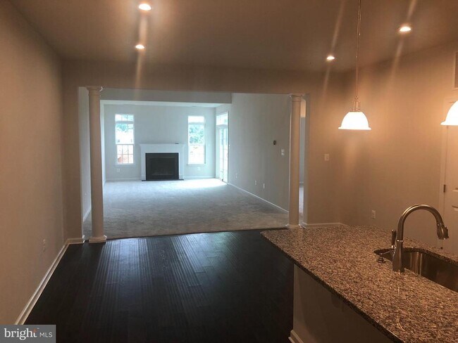 Foto del edificio - 5363 Yellow Birch Wy