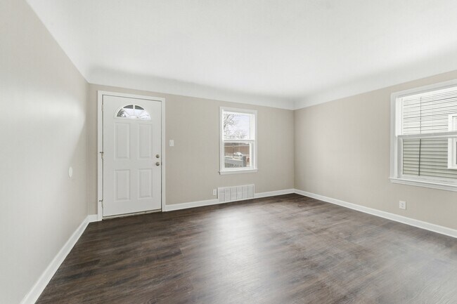 Building Photo - 3360 Edgeworth St