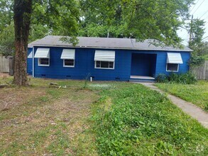 Building Photo - 2613 Emerald Dr