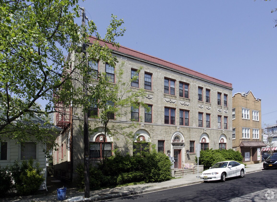 Foto del edificio - 2 S Bartram Ave