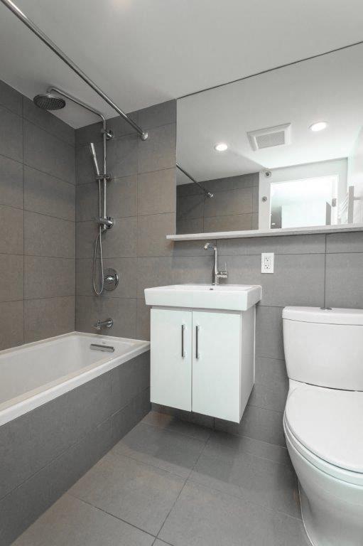 Interior Photo - 1410 Columbia