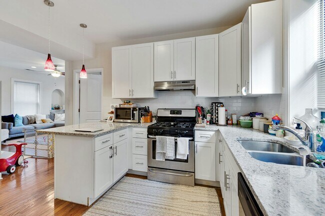 Foto del edificio - 4845 N Wolcott Ave