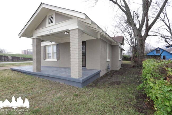 Building Photo - 2286 Poe Ave