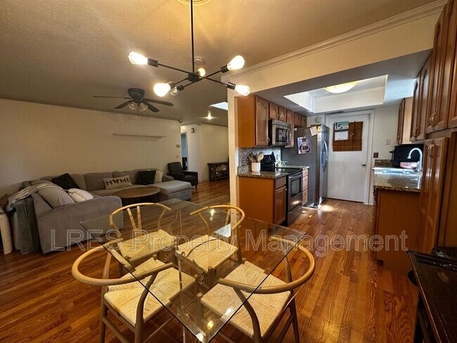 Foto del edificio - 910 Sycamore Ln