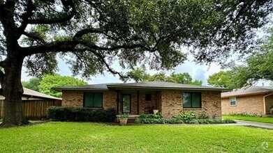 Building Photo - 2510 Pinebluff Dr