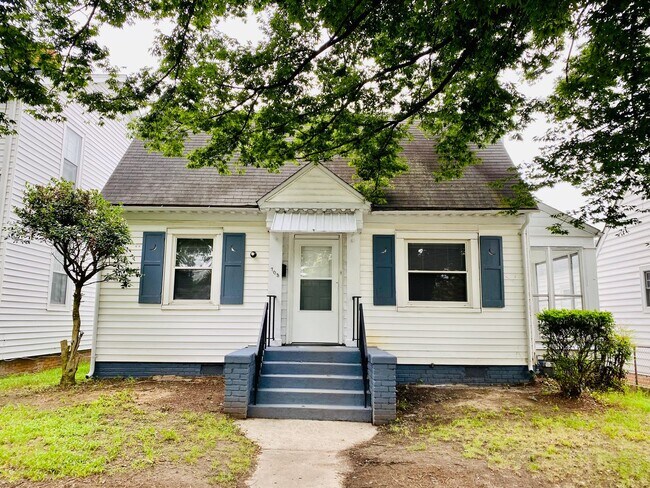 Foto del edificio - Adorable 2bdrm/1bth Bungalow Conveniently Located in Richmond's Historic Churchill!!