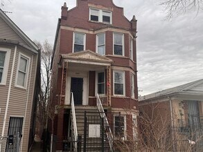 Building Photo - 5323 S Damen Ave