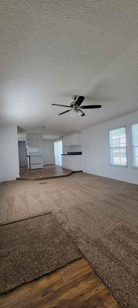 Building Photo - Ready to Move in