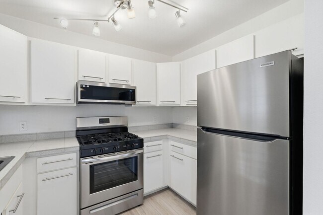 Foto del edificio - 816 E 10th St