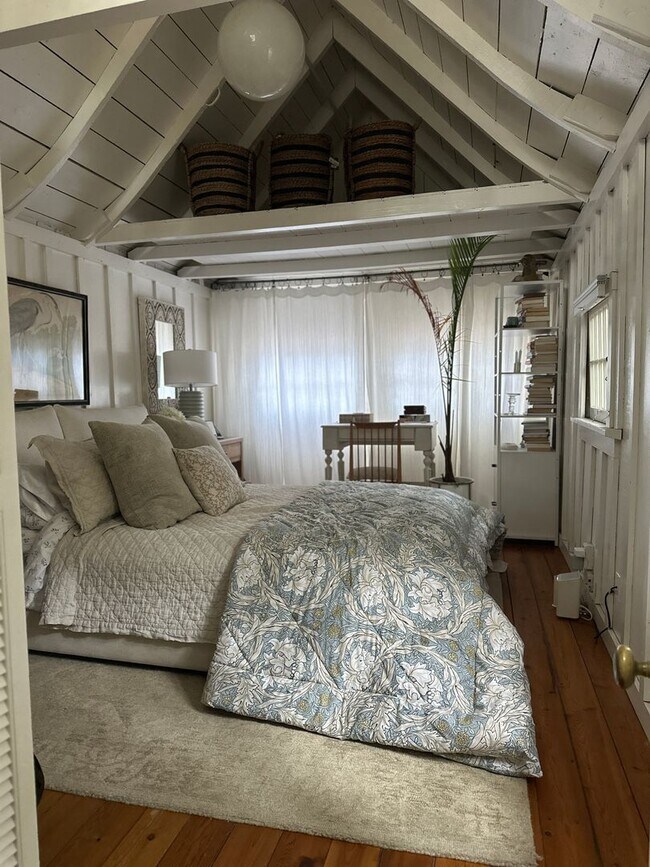 Foto del edificio - Historic 1 Bed, 1 Bath Guest Cottage Bocks...