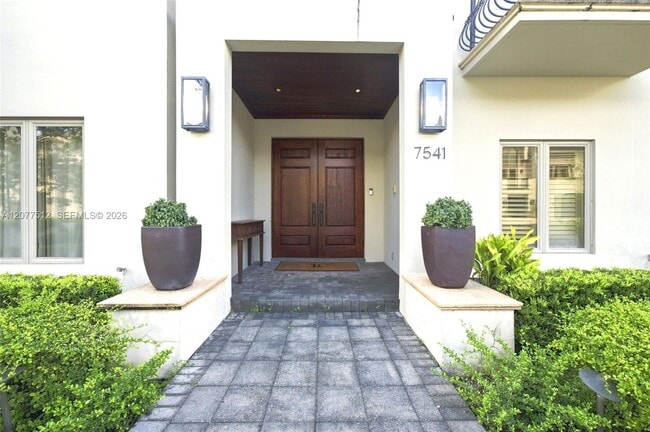 Building Photo - 7541 SW 56th Ct