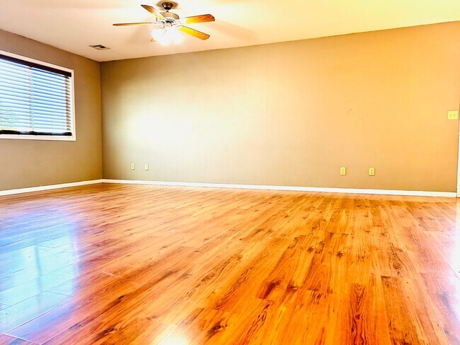 Building Photo - Easy Access to Fort Riley