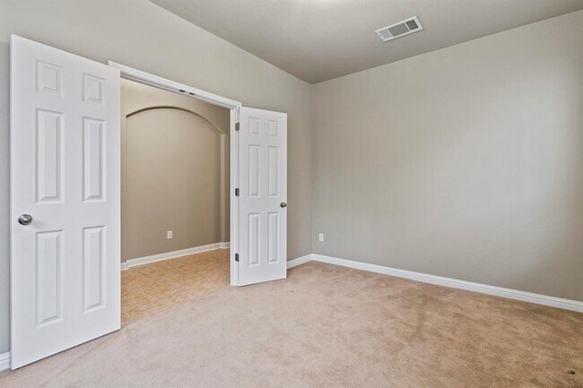 Foto del edificio - 2020 Petrified Forest Dr