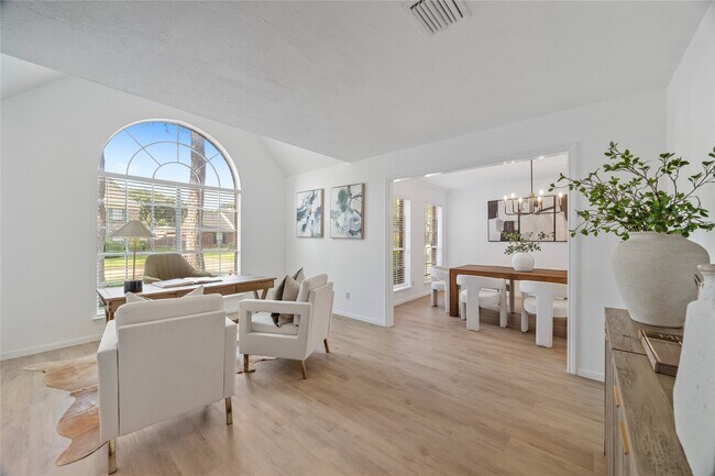 Foto del edificio - 10310 Minturn Ln