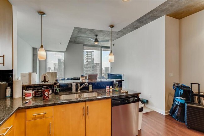 Building Photo - 360 Nueces St