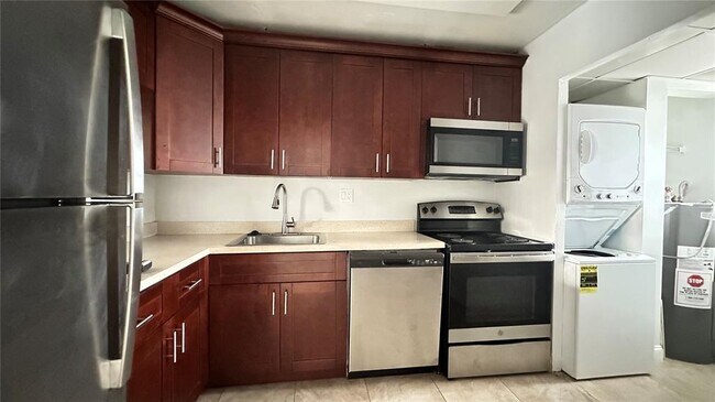 Foto del edificio - 8020 Fairview Dr