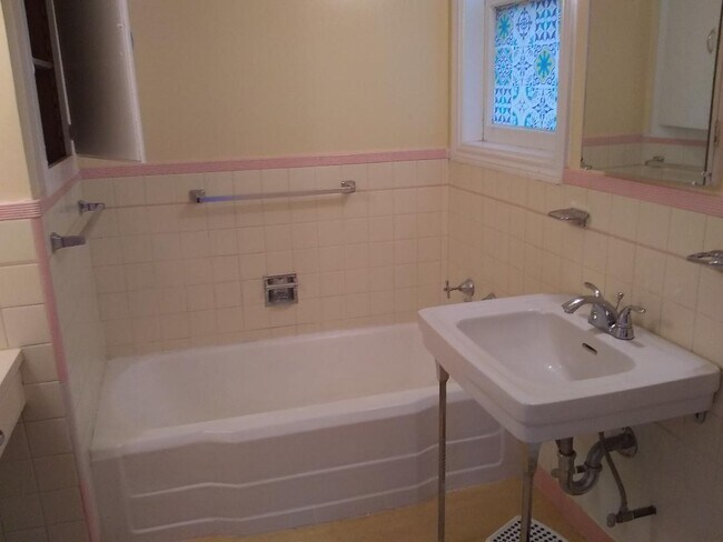 bathroom - 873 36th Ave