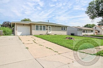 Building Photo - 6622 Himebaugh Ave