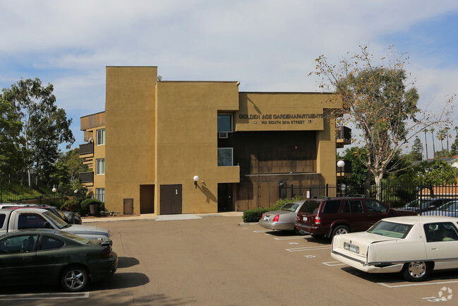 Foto del edificio - Golden Age Garden Apartments