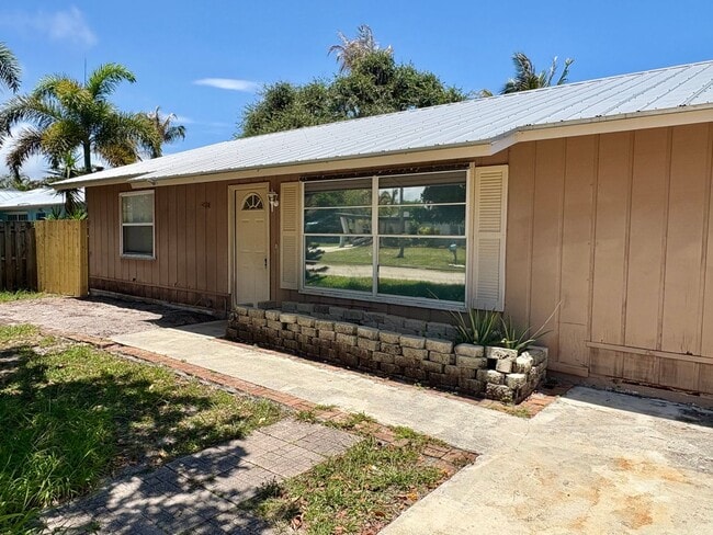 Building Photo - 3/2 Jensen Beach Home with fenced yard and no HOA