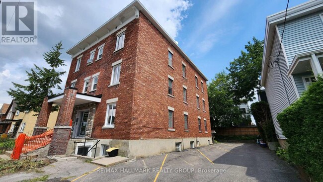 Building Photo - 125 Glenora St
