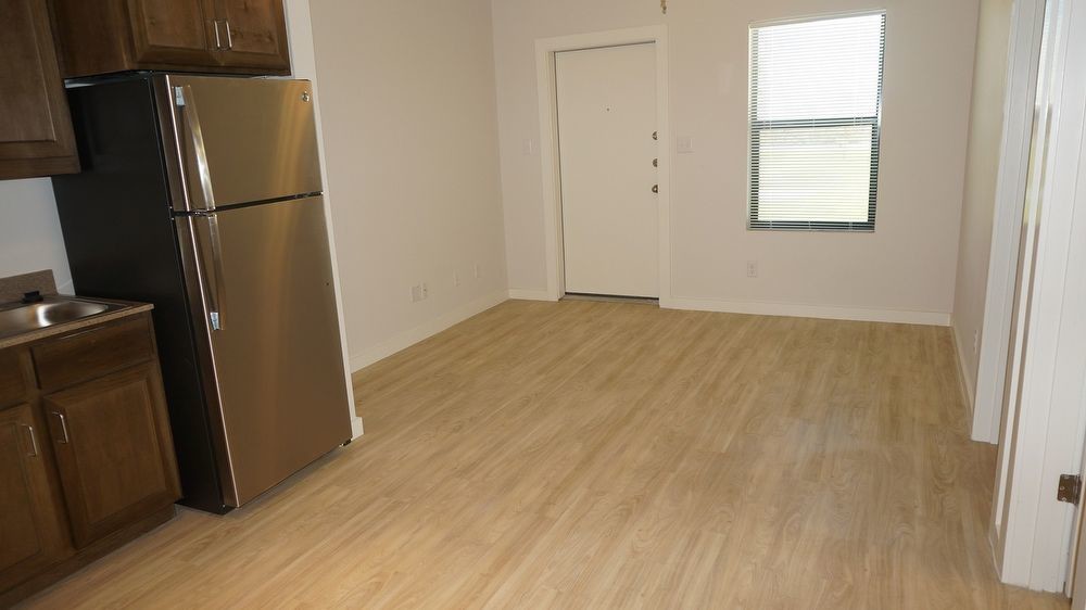 Primary Photo - Modern 1 Bedroom Apartment Refrigerated A/C
