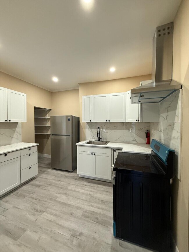 Building Photo - 249 2nd St