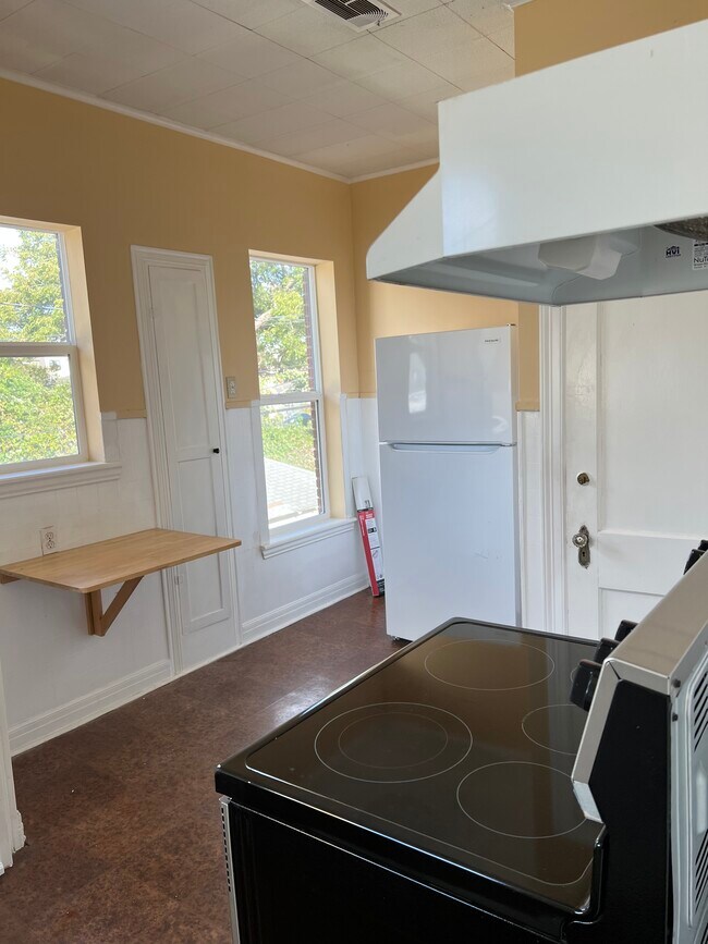 Building Photo - 4019 Woodleigh St