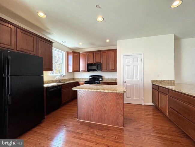 Building Photo - 3635 Glouster Dr