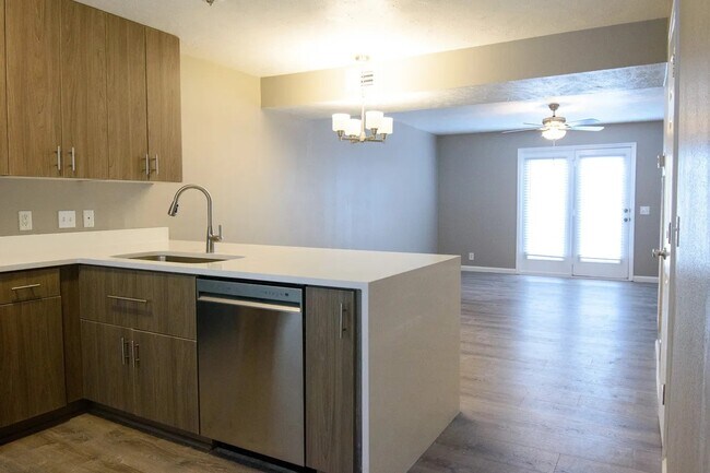 Building Photo - 6003 Cullen Dr