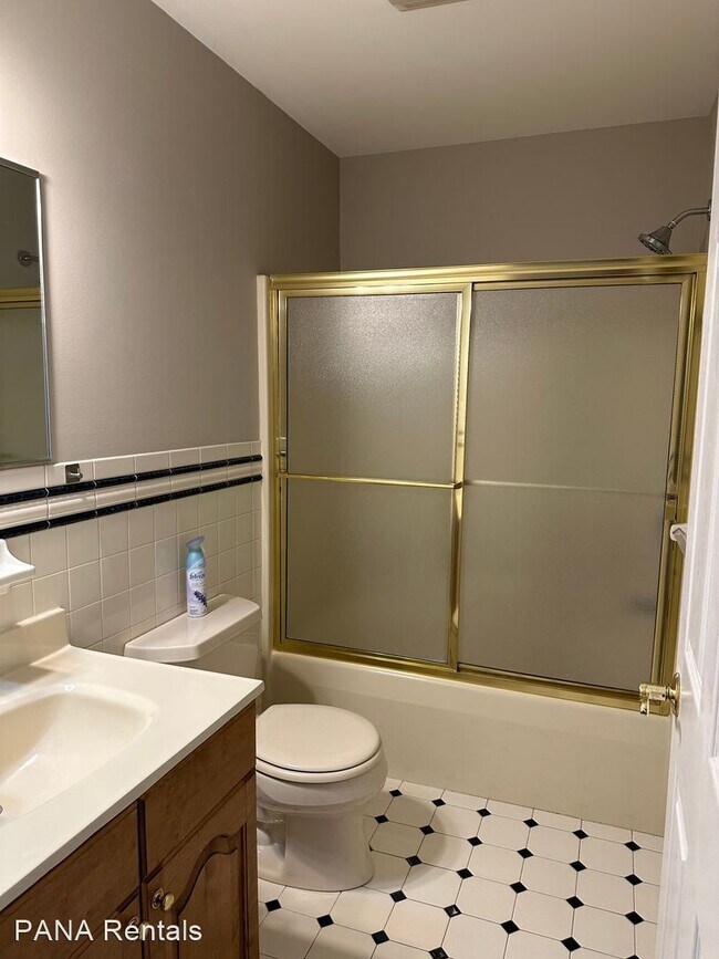 Building Photo - 3 br, 2.5 bath House - 121 Oak Hill Lane