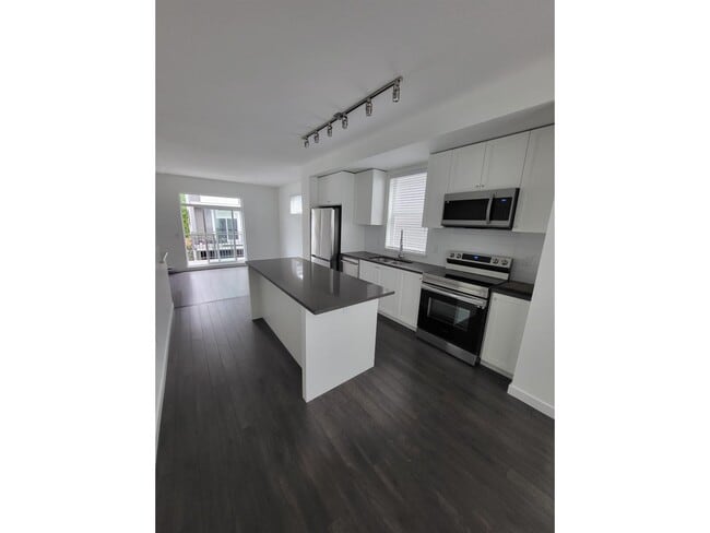 Photo du bâtiment - 15778-15785 85 Ave