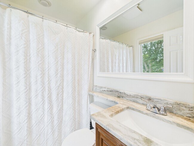 Foto del edificio - 701 Dogwood Ln