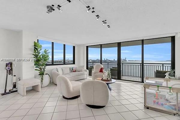 Building Photo - 540 Brickell Key Dr